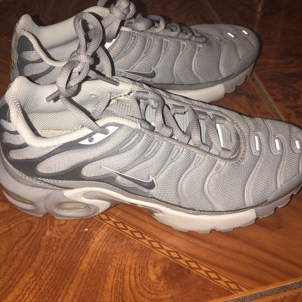 NIKE AIR MAX PLUS